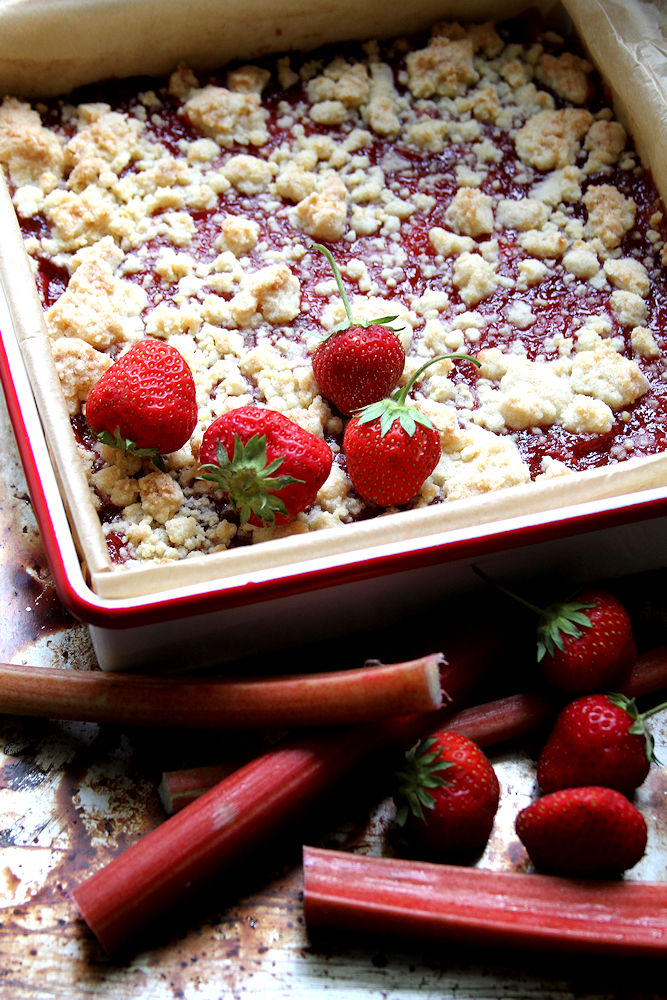 Strawberry Rhubarb Crumble Bars – A Cup of Sugar … A Pinch of Salt